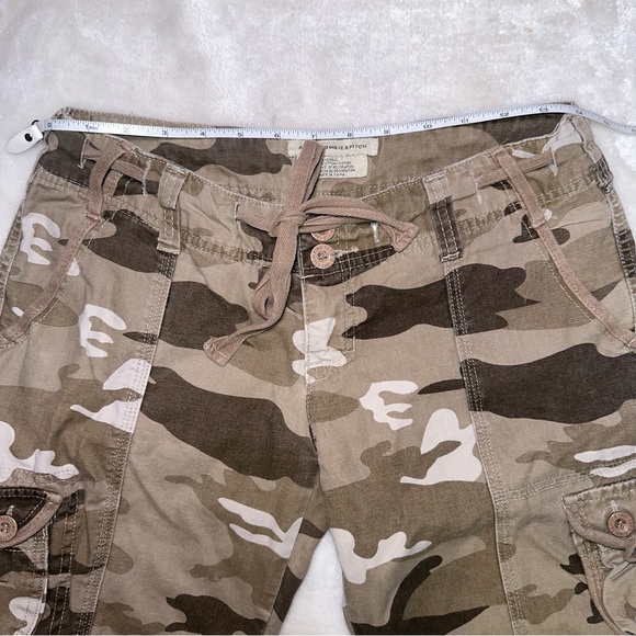 Vintage Y2K Abercrombie & Fitch Low Rise Camo Cargo Pants Size Small - Picture 13 of 14